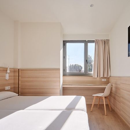 Hostal Lami Esplugues de Llobregat Dış mekan fotoğraf