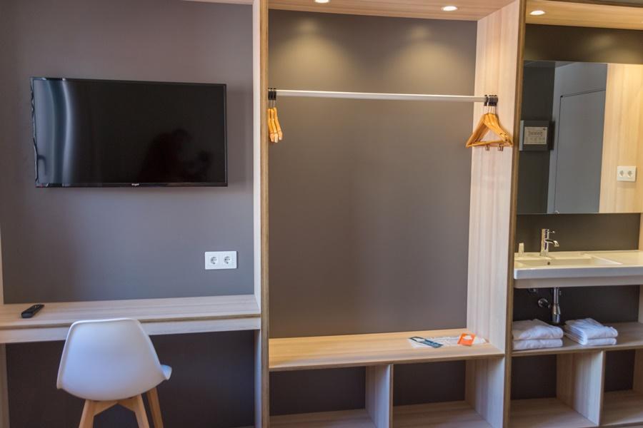 Hostal Lami Esplugues de Llobregat Dış mekan fotoğraf