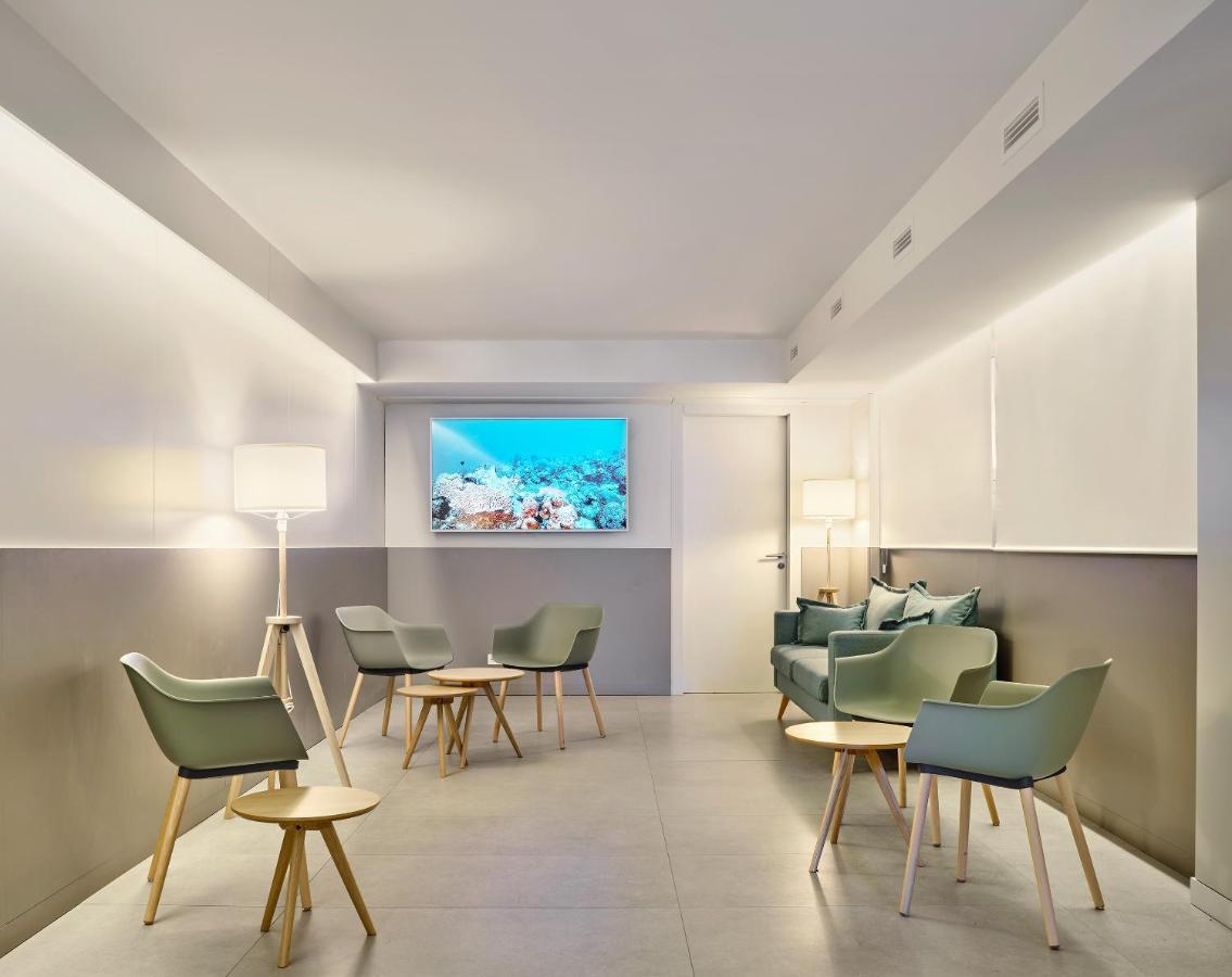 Hostal Lami Esplugues de Llobregat Dış mekan fotoğraf