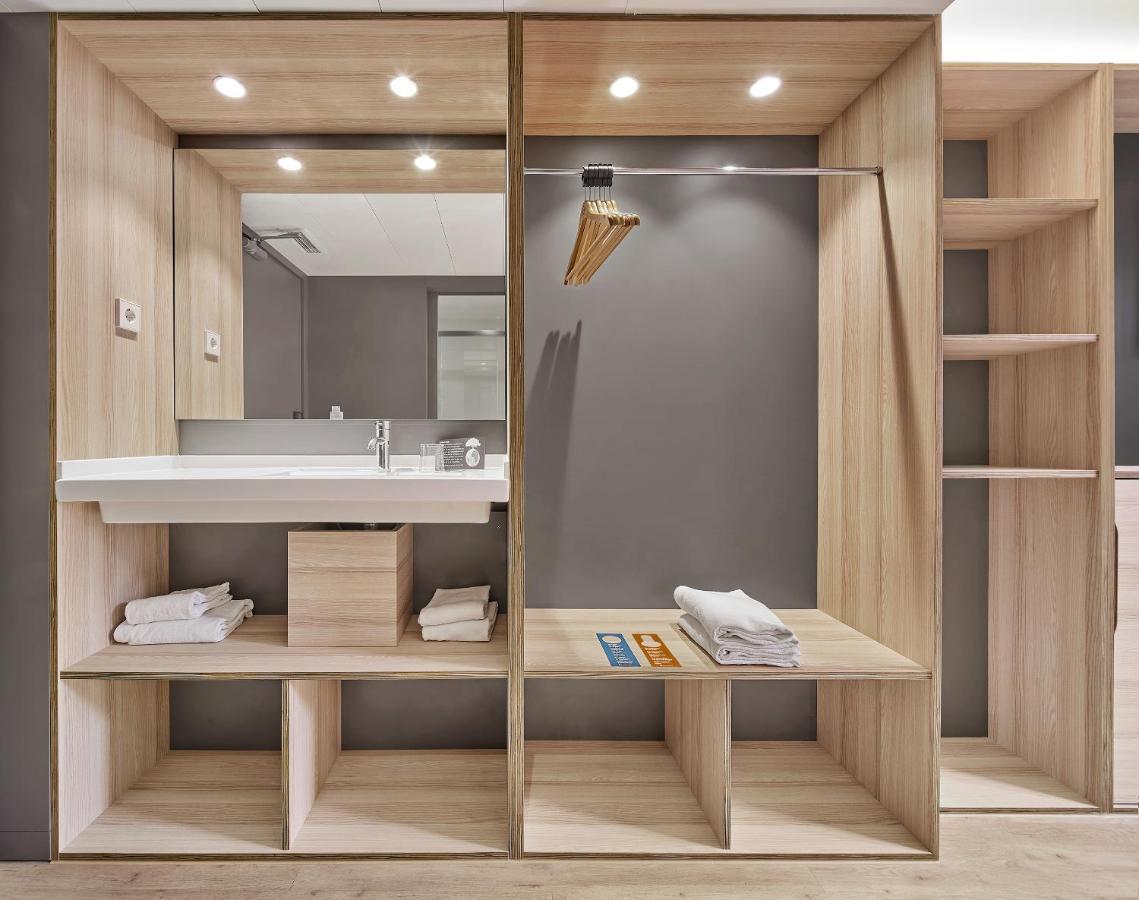 Hostal Lami Esplugues de Llobregat Dış mekan fotoğraf