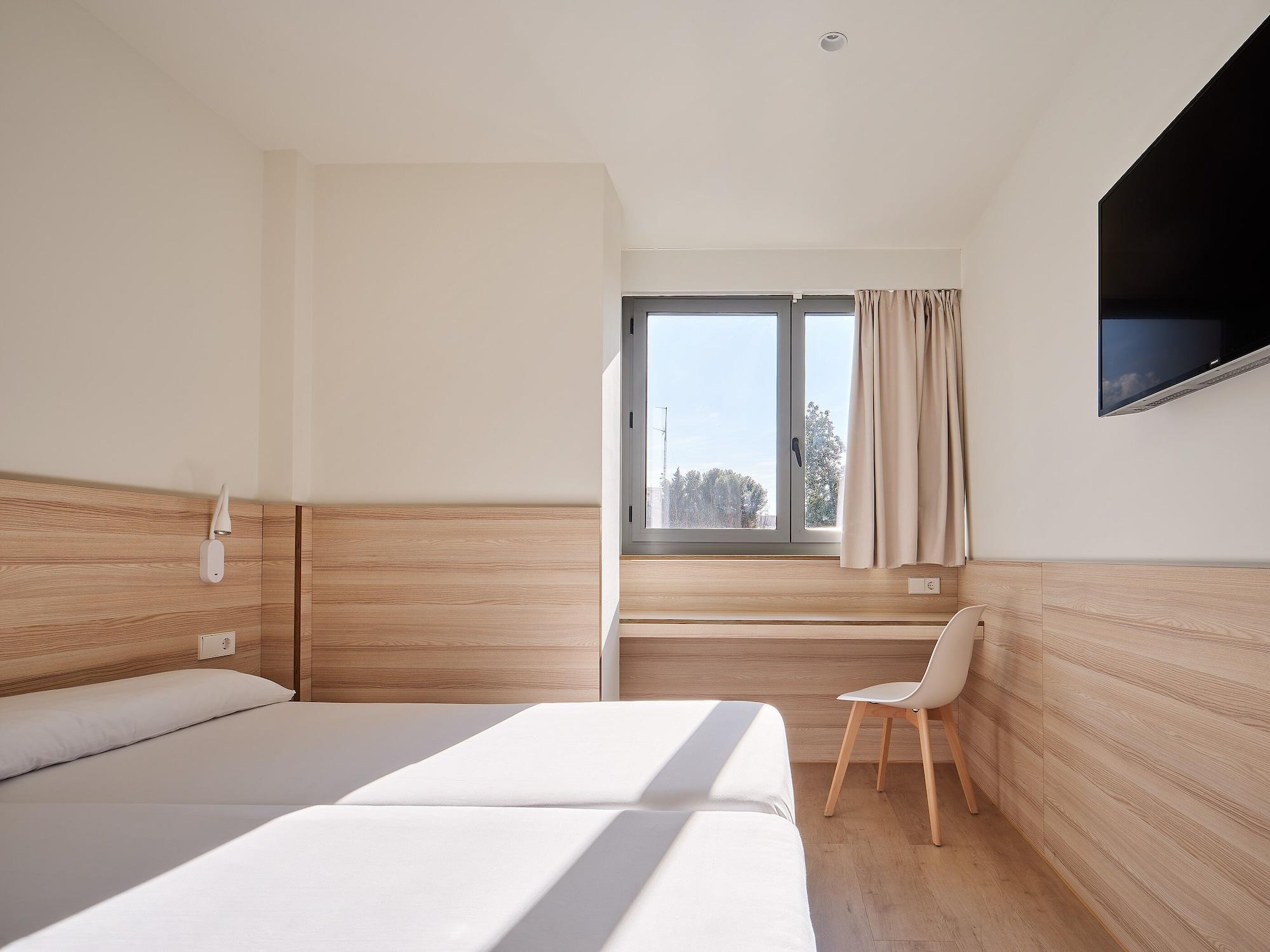 Hostal Lami Esplugues de Llobregat Dış mekan fotoğraf
