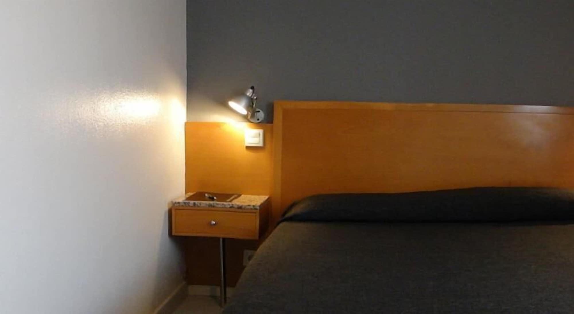 Hostal Lami Esplugues de Llobregat Dış mekan fotoğraf