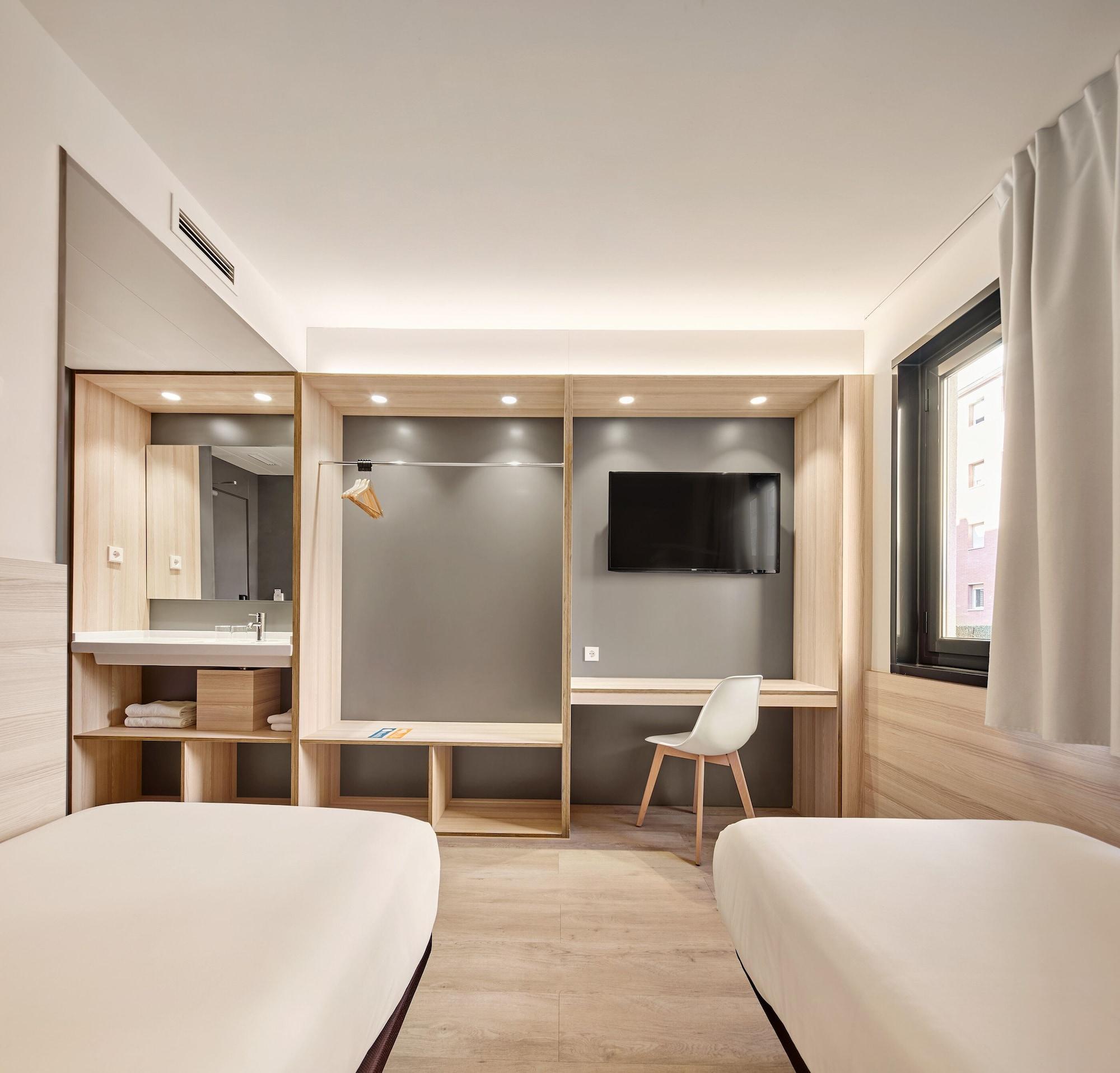 Hostal Lami Esplugues de Llobregat Dış mekan fotoğraf