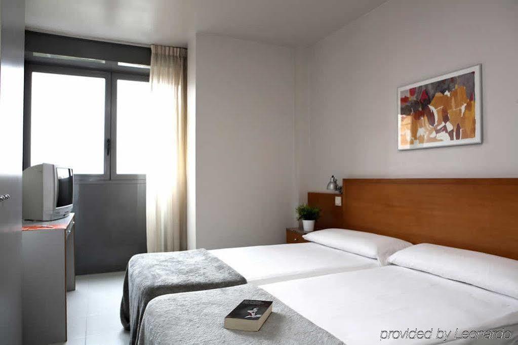 Hostal Lami Esplugues de Llobregat Dış mekan fotoğraf
