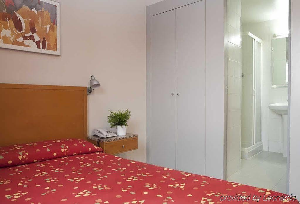 Hostal Lami Esplugues de Llobregat Dış mekan fotoğraf