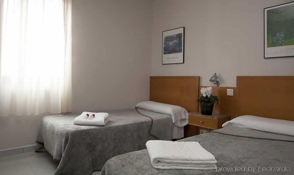 Hostal Lami Esplugues de Llobregat Dış mekan fotoğraf