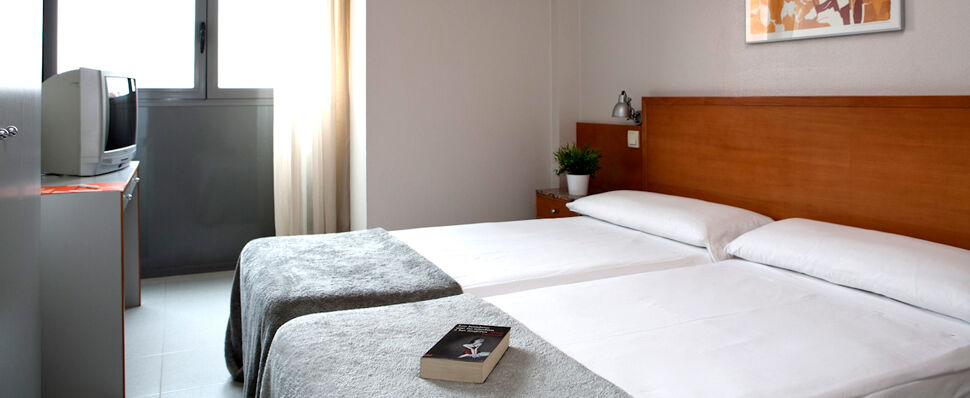 Hostal Lami Esplugues de Llobregat Dış mekan fotoğraf